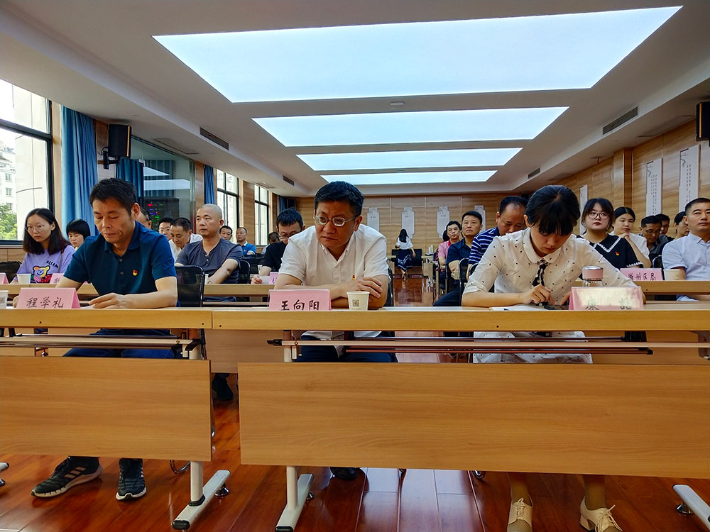 屯溪城建投公司黨支部參加黃山市“小個?！秉h組織“啟航新征程 永遠跟黨走”主題宣講暨成果展活動