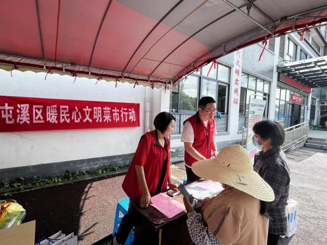 百姓健康系我心，黨員服務(wù)進社區(qū)