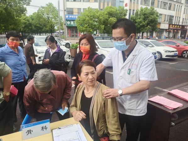 百姓健康系我心，黨員服務(wù)進社區(qū)