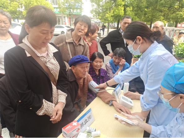 百姓健康系我心，黨員服務(wù)進社區(qū)