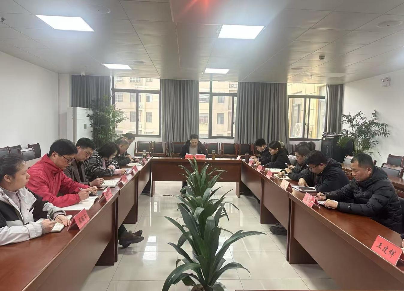 屯溪區(qū)國投集團(tuán)黨委召開深入貫徹中央八項(xiàng)規(guī)定精神學(xué)習(xí)教育啟動部署會