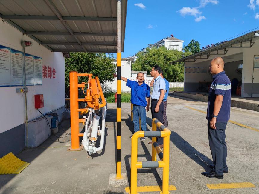 筑牢安全防線    護(hù)航國(guó)慶佳節(jié)  區(qū)國(guó)投集團(tuán)昱燃液化氣公司全面開展“國(guó)慶、中秋”節(jié)前安全檢查